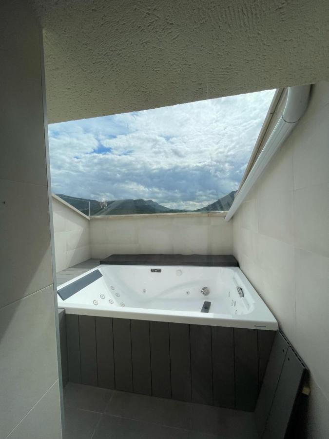 Hostal Restaurante Ibaisek Zudaire Bagian luar foto